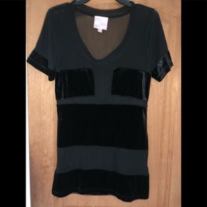 Romeo & Juliet Couture Black Top Size M